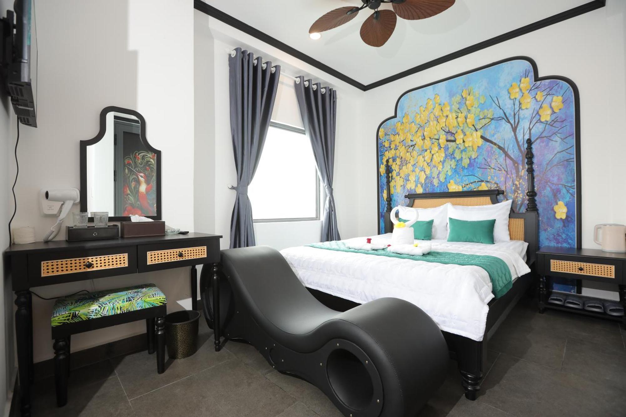 Phu Gia 228 Le Luong Hotel