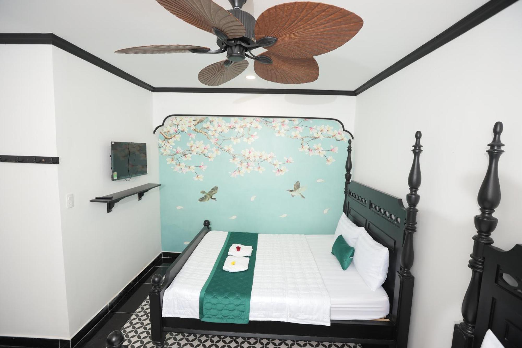 Phu Gia 228 Le Luong Hotel