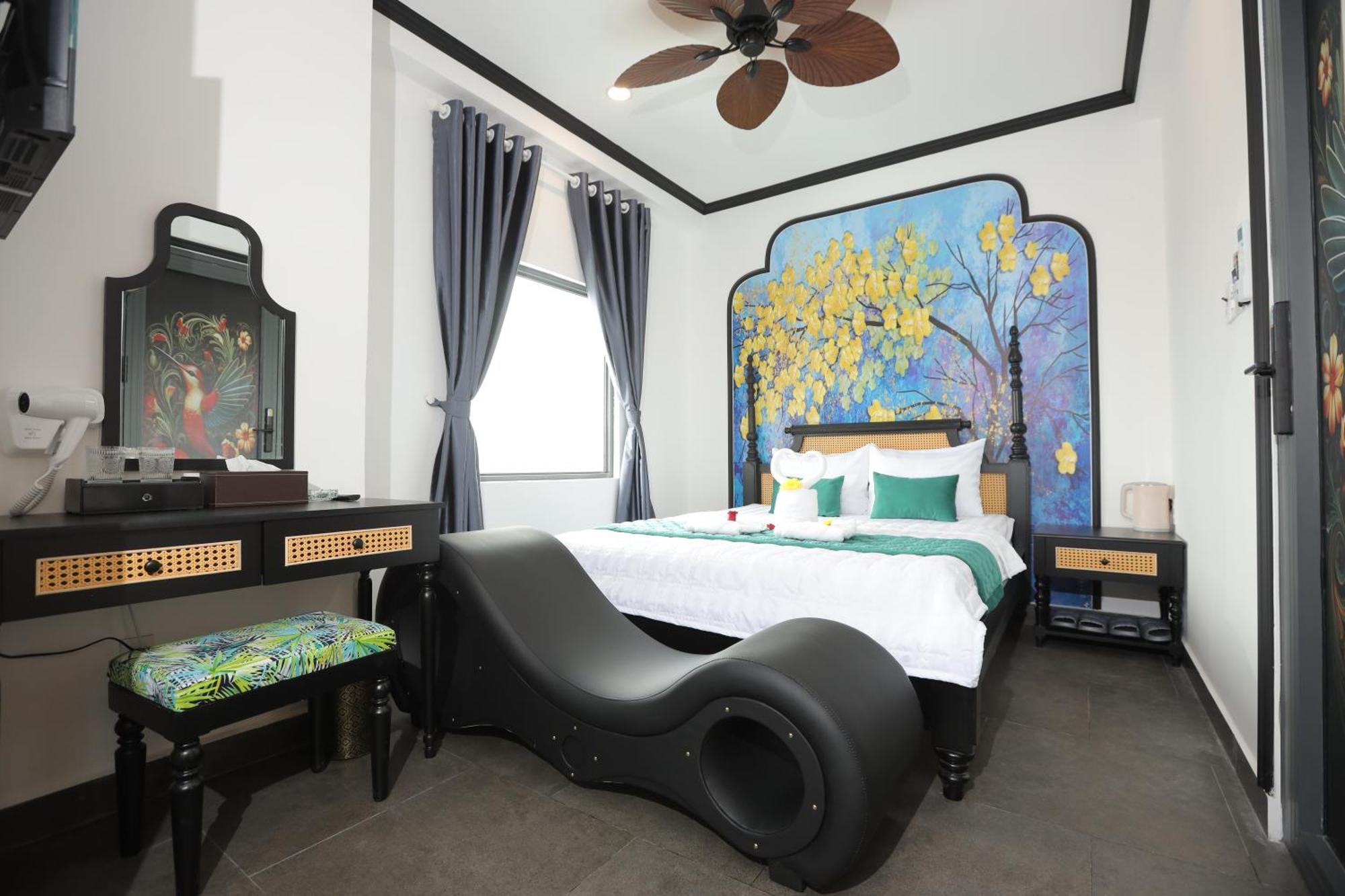 Phu Gia 228 Le Luong Hotel